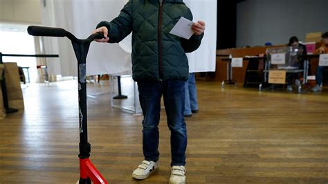 Verbot Von Leih E Rollern In Paris Einfache Sprache