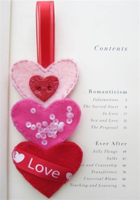 DIY Valentine's Day Felt Heart Bookmark - FeltMagnet