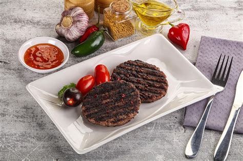 Premium Photo Grilled Beef Burger Cutlet With Sauce