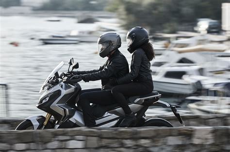 Motorrad Vergleich Yamaha Xmax Vs Honda X Adv