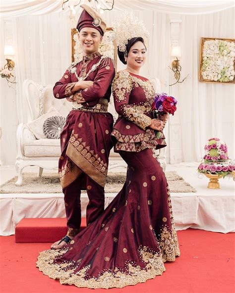 Hanan And Yati Rocking Their Custom Made Maroon And Gold Songket Custom