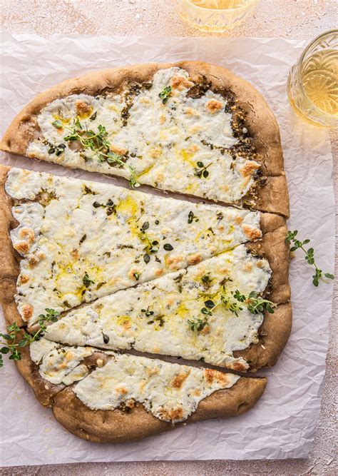 Garlic Olive Oil White Pizza By Natteats O Live And Co