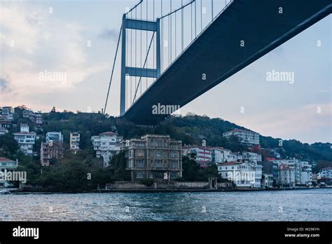 Fatih sultan bridge Banque de photographies et dimages à haute