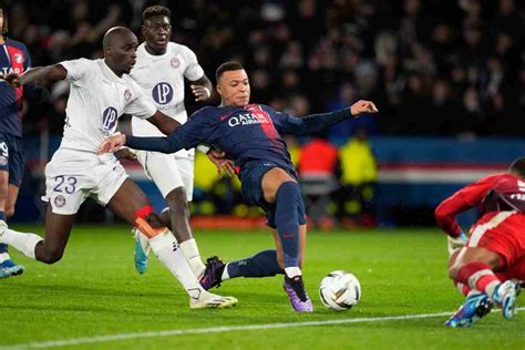 Psg Brest Ligue Diretta Tv Formazioni Pronostici