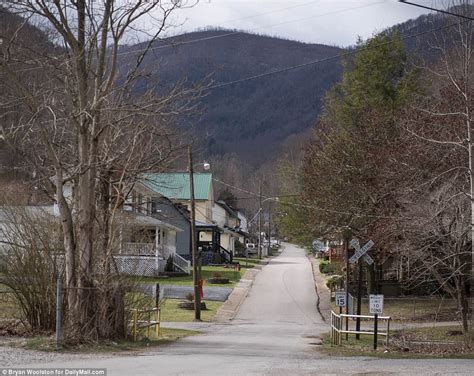 Kentucky Town Lynch Is Near Abandoned After 100 Years Daily Mail Online