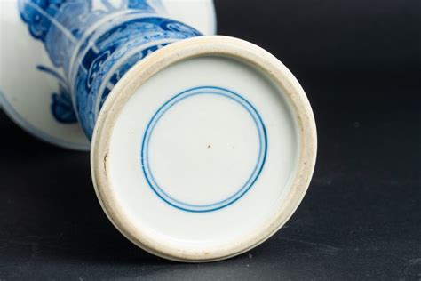 Vaso A Tromba In Porcellana Bianco Blu Cina Dinastia Qing Periodo