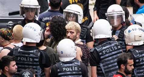 Polic A Detuvo La Marcha Del Orgullo Trans En Estambul Por Veto Del