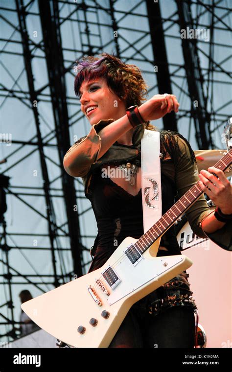 Lzzy Hale Hi Res Stock Photography And Images Alamy