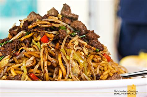 METRO MANILA | Cagayan’s Best Pancit Batil Patong in Bustillos - Lakad ...