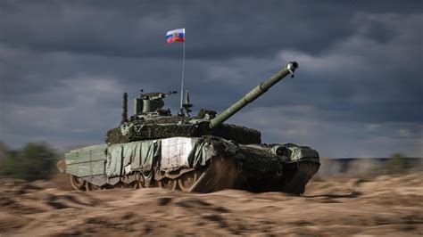 УВЗ: все танки, направляемые в зону СВО, комплектуют РЭБ - РИА Новости ...