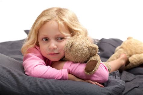 Fille Blonde Avec Les Yeux Verts Image Stock Image Du Gens Beau