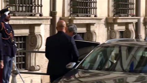 Cerimonia Della Campanella Draghi Arriva A Palazzo Chigi Per Il