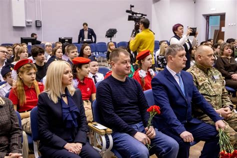 В благовещенской школе в память о погибшем на СВО выпускнике установили парту Героя — Амурская