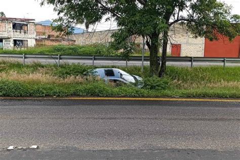 Auto Se Accidenta En La Morelia Pátzcuaro