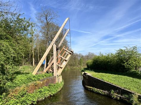 Liftbridge On The Caldon Canal Andrew Abbott Cc By Sa Geograph