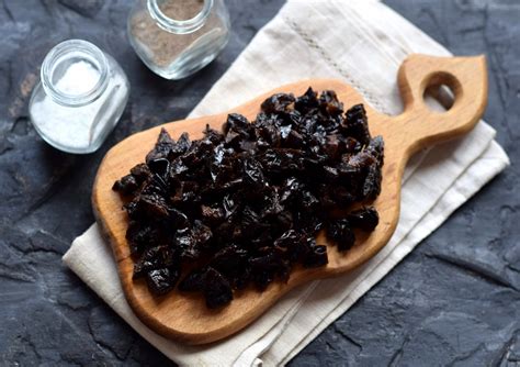 Салат с курицей и черносливом