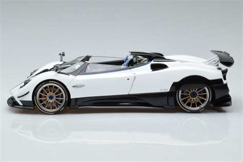 Pagani Zonda HP Barchetta 1 18 Scale White LCD Model