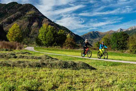 Viagens Europeias Para Curtir Pedalando Uma Bike El Trica Em