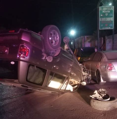 Con las llantas al aire volcadura en Guasave deja fuertes daños