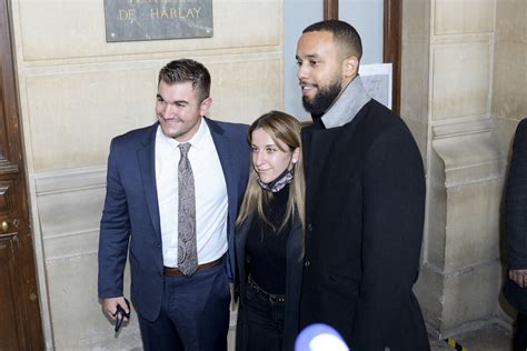 Photo Aleksander Skarlatos Et Anthony Sadler Posant Avec L Une Des