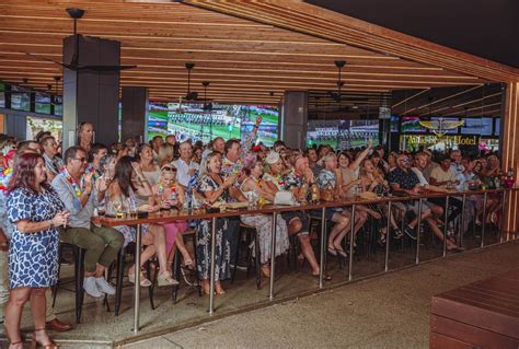 The Pub At Airlie Beach Hotel Airlie Beach Dining Entertainment