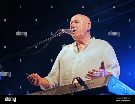 Neil innes rutles hi-res stock photography and images - Alamy