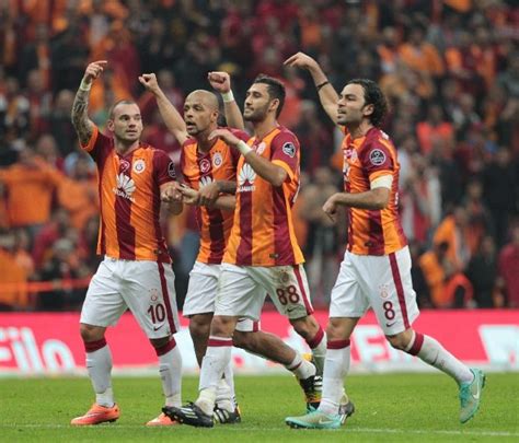 Galatasaray Fenerbah E Foto Raflar S Zc