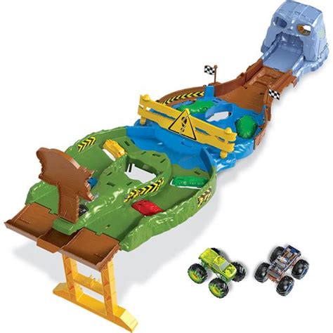 Hot Wheels Monster Trucks Wreckin Raceway Playset