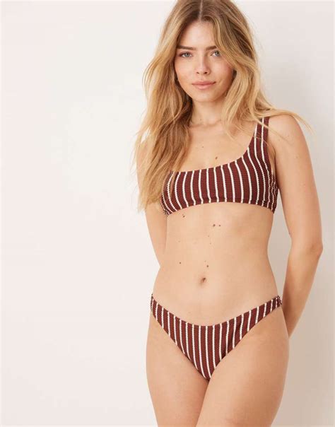 Top de bikini marrón a rayas con escote cuadrado de tejido texturizado de Mango ASOS