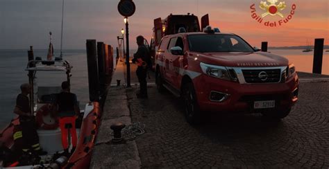 Si Tuffa Dalla Nave Ma Non Riemerge Enne Disperso Nel Lago Di Garda