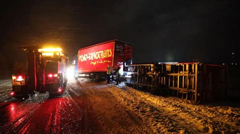 Sturm Und Schnee Lastwagen Kippt Bei Bad W Rishofen Um