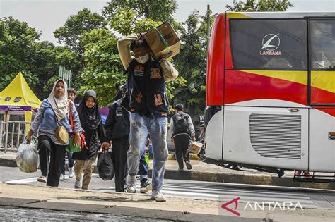 Arus Mudik Dan Balik Di Terminal Kampung Rambutan Berjalan Lancar