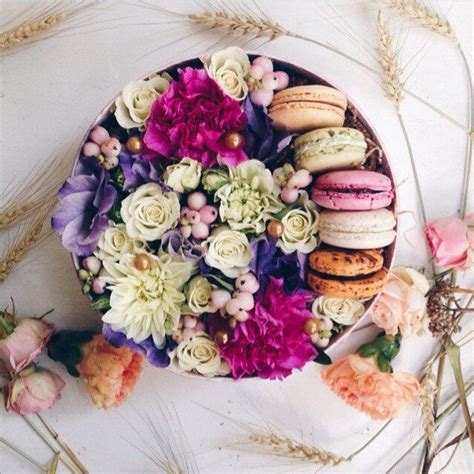 цветы с макарони в коробке москва Flowers Box. . Доставка Цветов ...