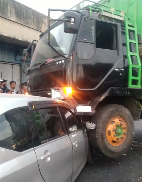 Kecelakaaan Purwokerto Hari Ini Tabrakan Beruntun Truk Peti Kemas Di