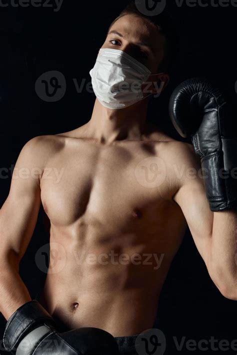 Retrato De Un Desnudo Hombre En Un M Dico M Scara Inflado Torso Boxeo