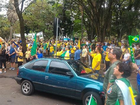 G Manifestantes Se Re Nem Em Apoio Opera O Lava Jato Em