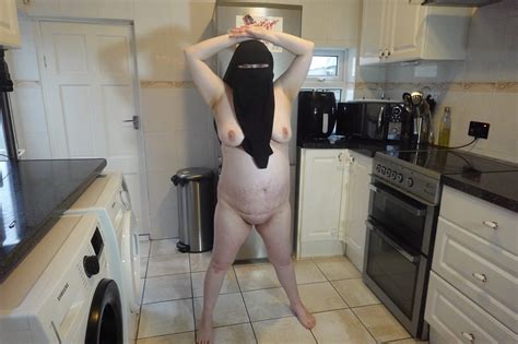 Posing Fully Nude In Niqab Pics XHamster