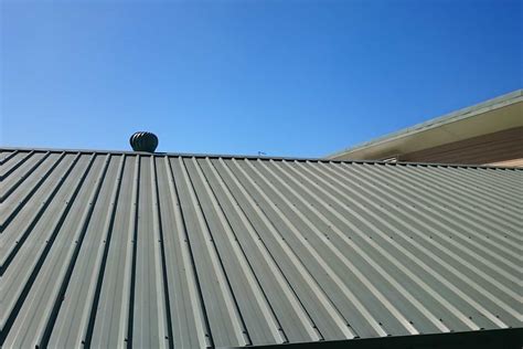 What Is The Best Paint For An Old Metal Roof Roofkeen