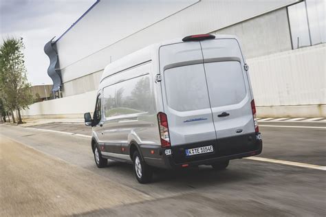 Ford Transit terá opções elétrica automática e chassi no Brasil