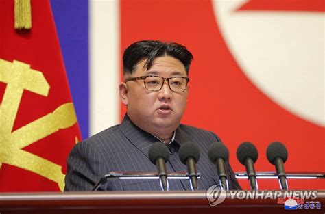 金正恩氏 軍事偵察衛星の「期日内」打ち上げ指示＝宇宙開発局視察 聯合ニュース