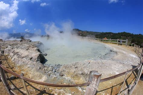 Pemandangan Kawah Sikidang yang Menakjubkan - Mundo Maya