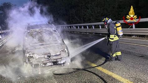 Fiamme A Un Furgone Sulla A Nei Pressi Della Telegrafo Intervento