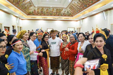 Buka Lomba Seni Budaya Pesantian Sekda Adi Arnawa Apresiasi