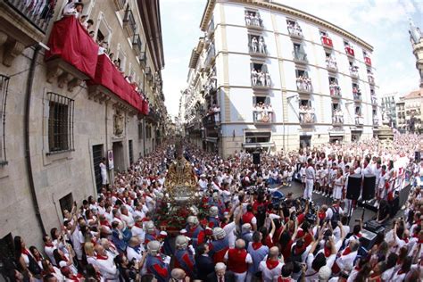 Pamplona Honra A San Ferm N Con Cantos Y Procesi N En El D A Grande De