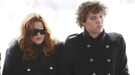 Lisa Marie Presley Kept Her Son Benjamins Dead Body At Home For 2