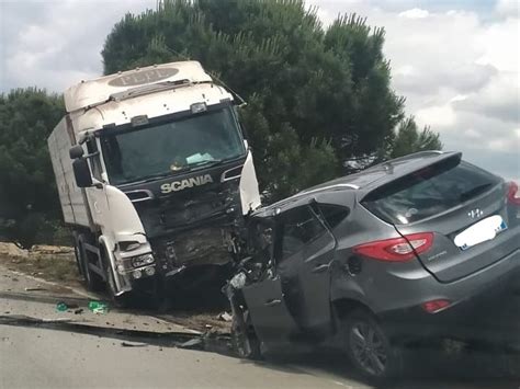 Tragico Incidente Sulla Statale Bradanica Perdono La Vita Due Operai