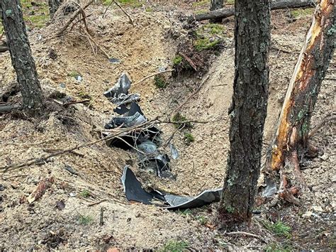 Поліція показала уламки ще однієї ракети, яку збили над Київщиною. ФОТО ...