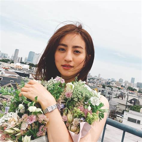 堀田茜さんのインスタグラム写真 堀田茜instagram「classy8月号発売中。 今年の夏はどんな夏になるかな〜🌻」6月30日