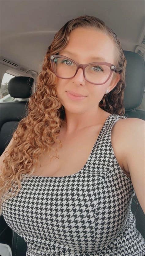 Busty Hottie In Glasses R2busty2hide