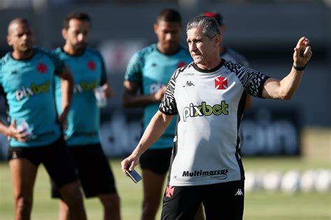 Jorginho Fala Sobre Mudan As De Escala O Na Vit Ria Contra O N Utico